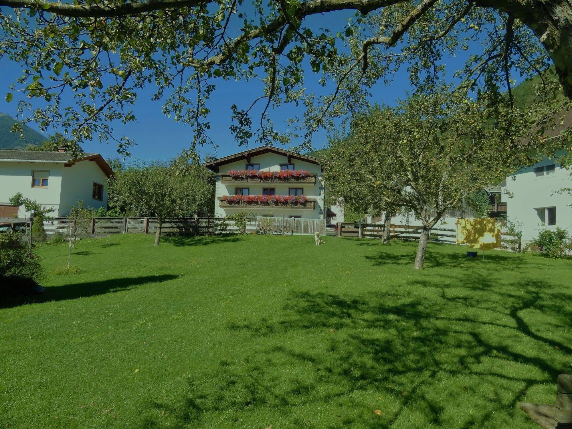Gaestehaus Zwischenberger Obervellach Exteriör bild